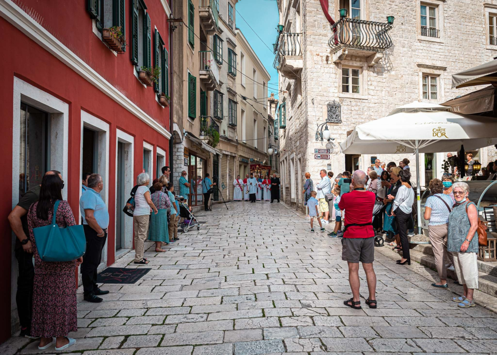 Tradicionalnom procesijom i misom Šibenčani proslavili Dan grada: Donosimo fotogaleriju 