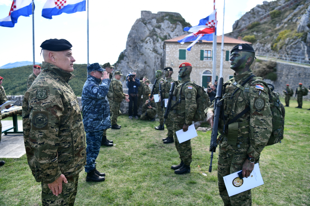 Polaznicima obuke za razvoj vođa uručene diplome: Dva dana su hodali od Udbine do Knina