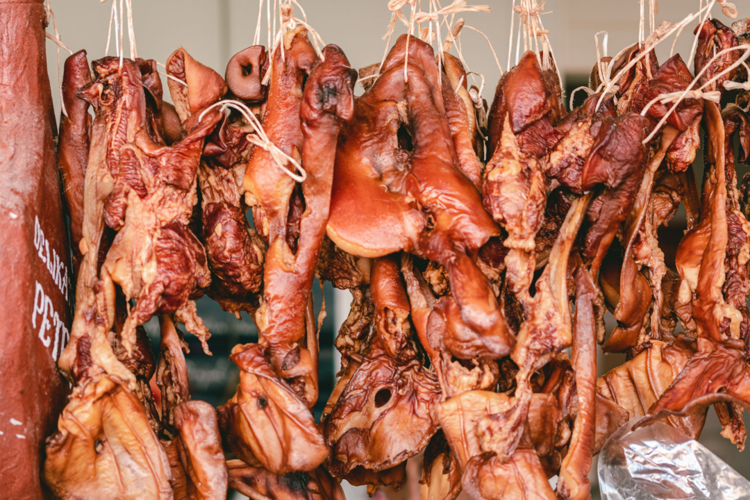 Zima je, kažu, hladna i strašna, ali uz Delikatese Petrović bit će vam toplo barem oko srca!