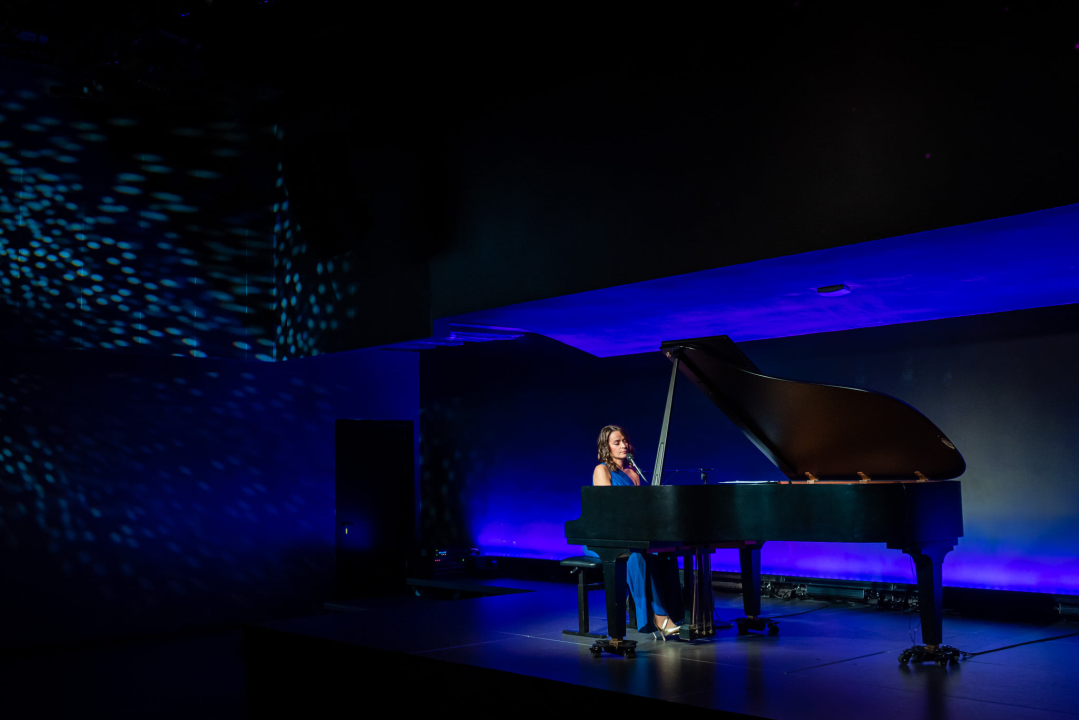 Ljubitelji jazza došli na svoje u Kući umjetnosti Arsen: Pogledajte kako je bilo na koncertu Lane Janjanin  