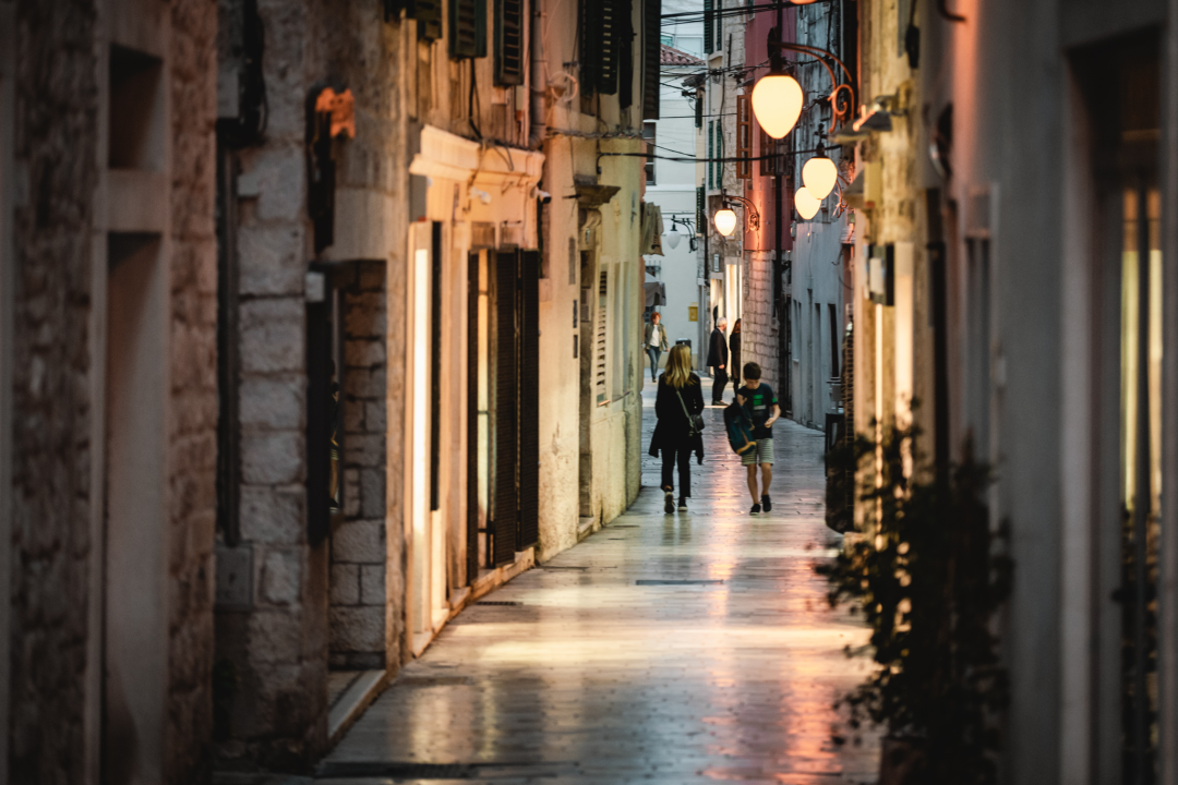 Jesenska idila u Šibeniku: Nema rijeke turista, ali grad je daleko od pustoši!