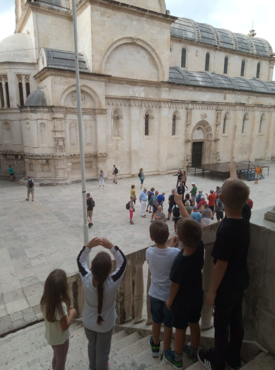 Mališani iz vrtića Radost na edukativnoj šetnji: 'Najviše mi se svidija veliki Mihovil' 