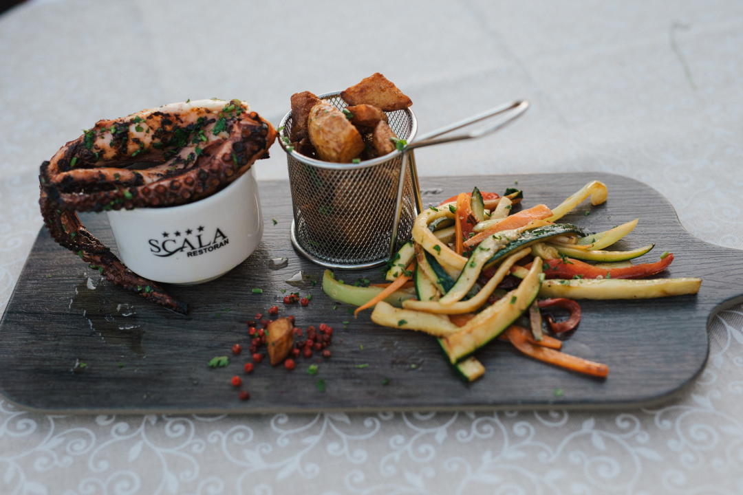 Vodički restoran Scala prava je gastro oaza: Ugrijte se njihovim domaćim jelima! 