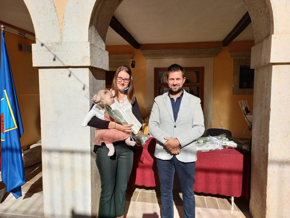 Potpore Općine Tisno za novovjenčane parove i novorođenu djecu: Po  jednu, tri, pet i sedam tisuća kuna