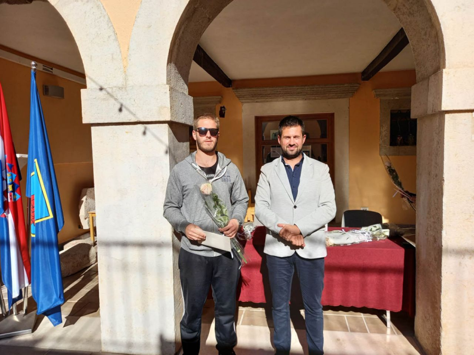 Potpore Općine Tisno za novovjenčane parove i novorođenu djecu: Po  jednu, tri, pet i sedam tisuća kuna