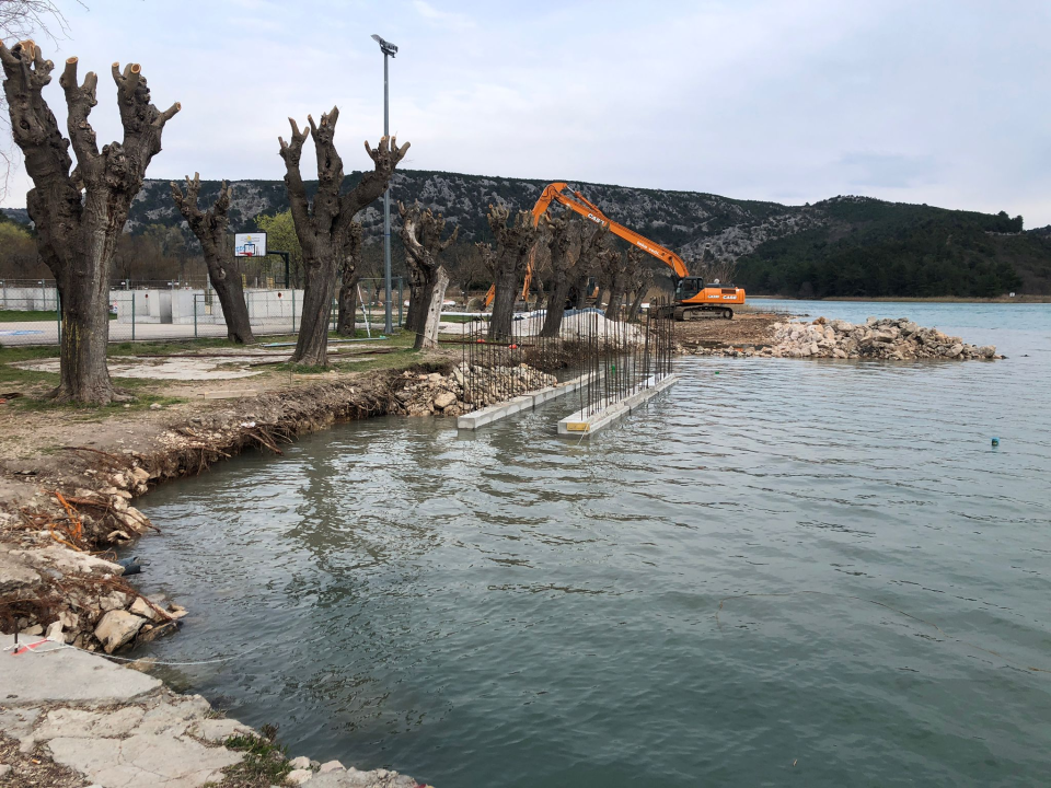 Udruga Titius Lozovac upozorava na povećan pomor ribe u Krki: 'Sve se preklapa s izvođenjem radova na plaži u Skradinu' 