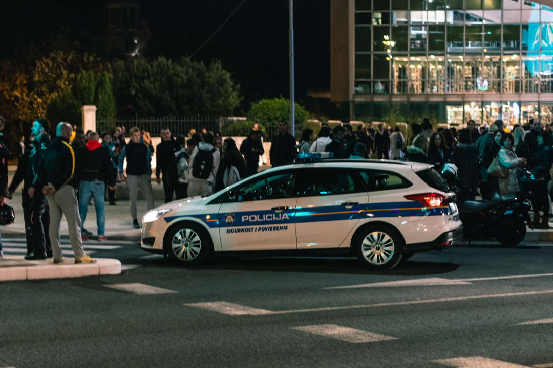 Šibenčani se peti dan zaredom ‘spontano okupili’ na Poljani, ‘spontano’ im se pridružili i bikeri