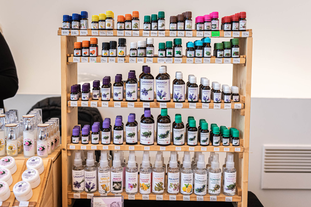 U Amadria parku otvoren Mediteranski sajam: Marijana Petir zaplesala linđo, a poseban hit je štand sa sirom Mercedes   