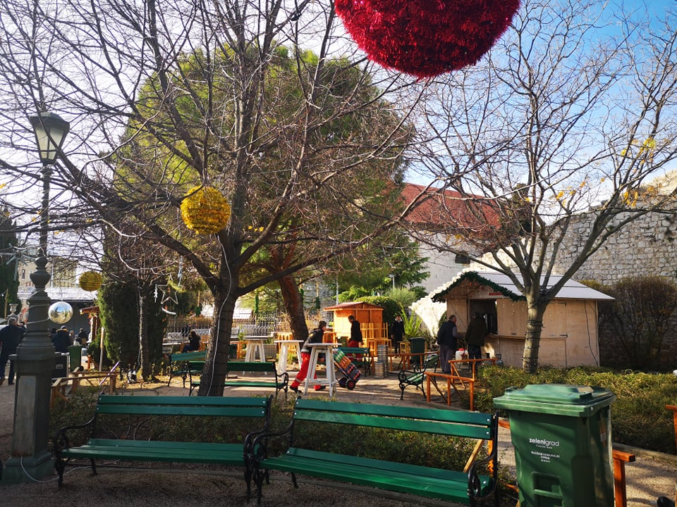 Sve je spremno za Adventuru: Kućice u đardinu otvaraju u 17,  a koncert BluVinila počinje u 20 sati 