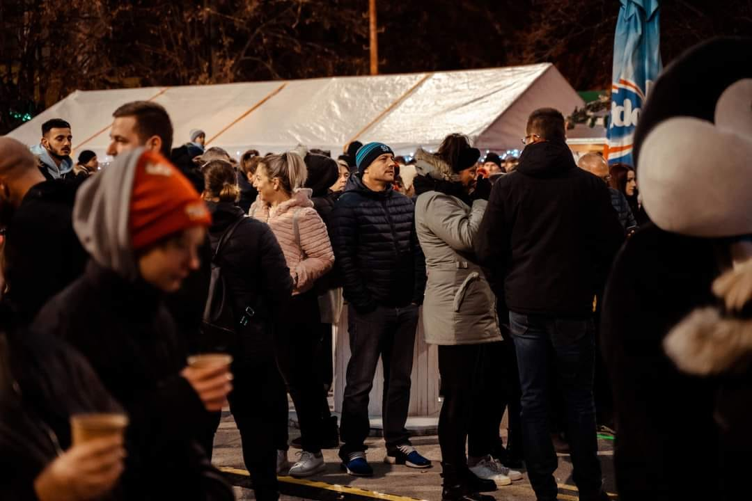 Neno Belan i Fiumensi otvorili Advent u Kninu: Pogledajte atmosferu 