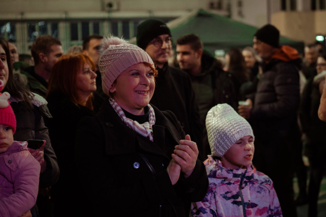 Giuliano i Diktatori zagrijali i rasplesali Kninjane drugog dana Adventa: Pogledajte kako je bilo