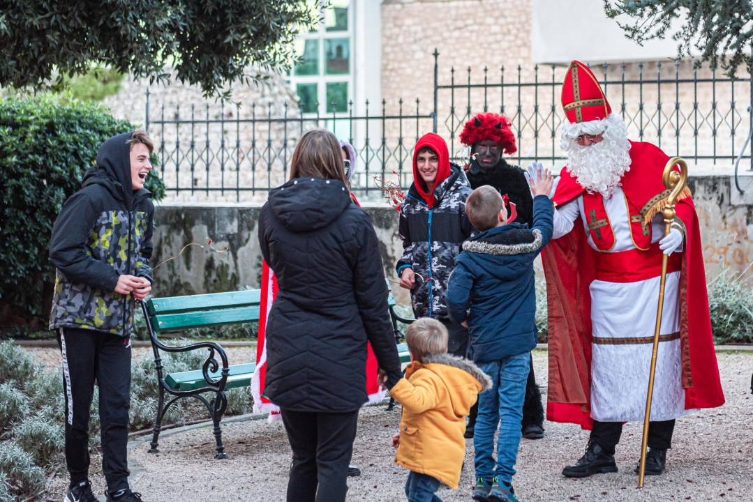 Sveti Nikola u Adventurinom Parkiću razveselio najmlađe Šibenčane 
