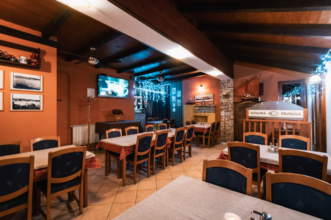 Osladite se vrhunskim delicijama iz konobe Brošćica u Tisnom!