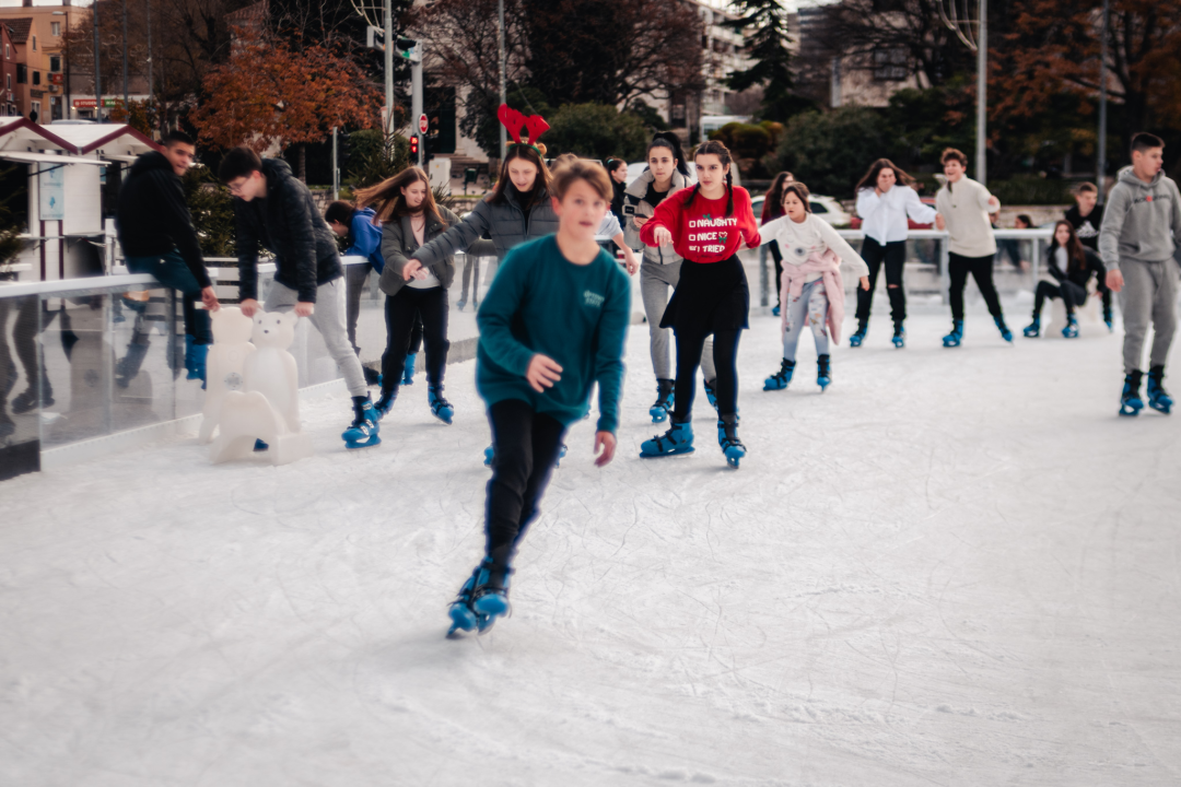 Vitićevo klizalište postalo omiljena jutarnja zabava šibenskih učenika