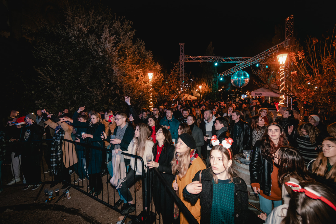 Svemirko i PARK kontra atmosferskih neprilika: U đardinu je sinoć bilo ludilo, pogledajte atmosferu  