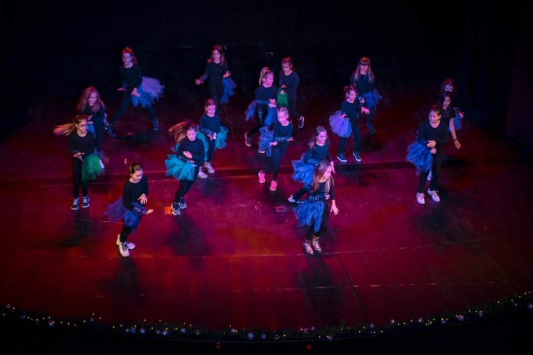 U šibenskom kazalištu održana plesna priredba 'Božićna želja za Kiaru': Prikupljeno preko 8 tisuća kuna 