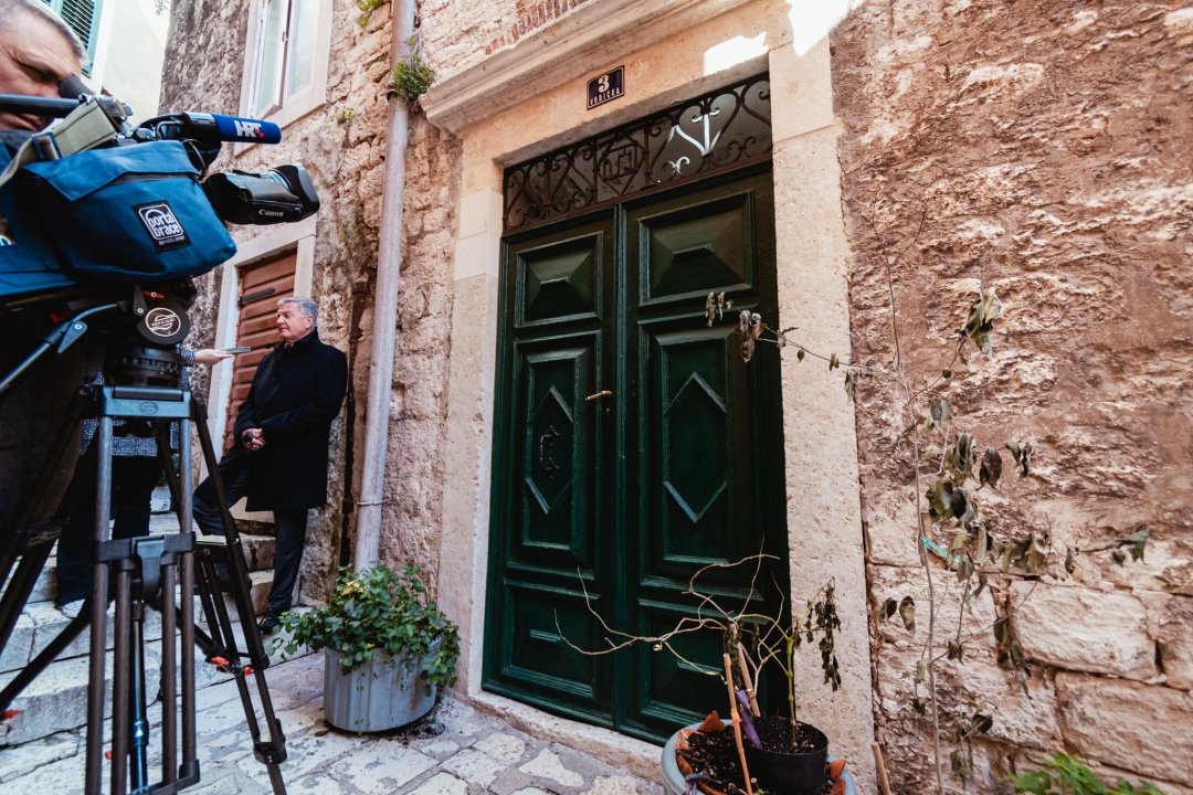 S Kalelarge skrenite u Vodičku koja je puna obnovljenih detalja, a posebnu priču kriju jedna vrata na Gorici 