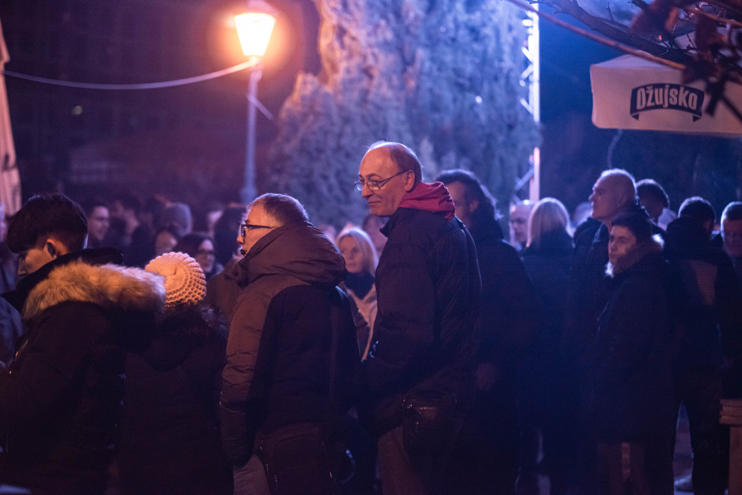 Disco Gimnazija u đardinu vratila Šibenčane u dobra stara vremena: Pogledajte kako je bilo 