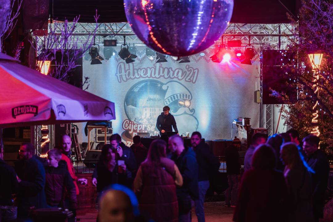 Elektronika u đardinu: Mirko Rak iliti Fikcio Monger počastio Šibenčane svojim 'full setom' na Adventuri 