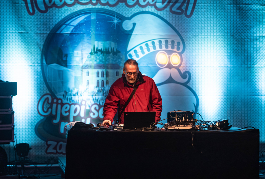 Disco Gimnazija u đardinu vratila Šibenčane u dobra stara vremena: Pogledajte kako je bilo 