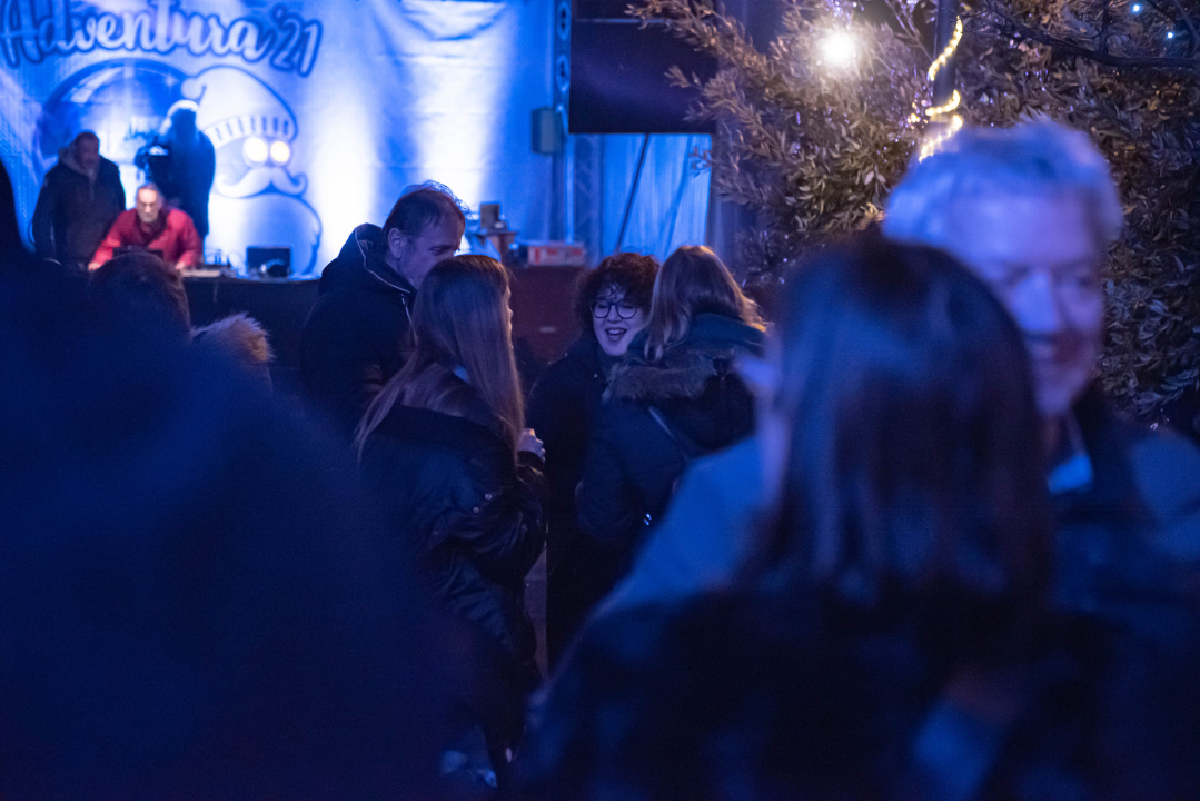 Disco Gimnazija u đardinu vratila Šibenčane u dobra stara vremena: Pogledajte kako je bilo 