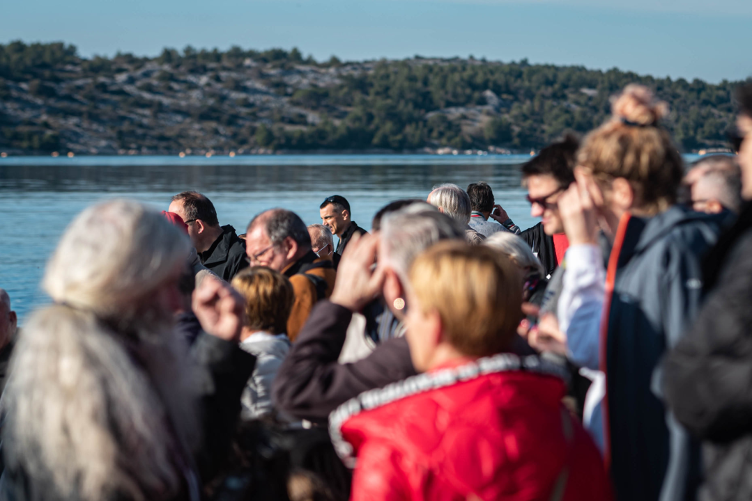 Odvažnih 12 okupalo se na Banju u podne na samu Novu godinu: 'Ovo nije hladna voda'
