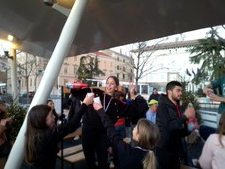 Održana 'Šibenska zimska Olimpijada': Pet ekipa odmjerilo snage na ledu, Jurini Jazavci pobijedili