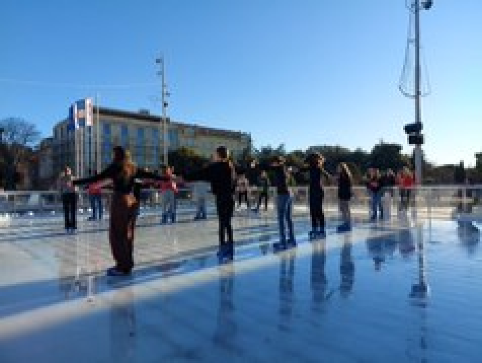 Održana 'Šibenska zimska Olimpijada': Pet ekipa odmjerilo snage na ledu, Jurini Jazavci pobijedili