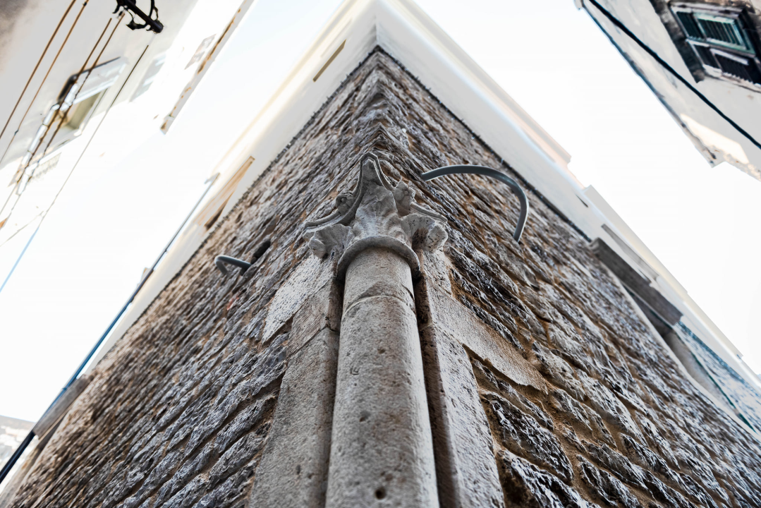 Ugaoni stupovi još su jedna posebnost Šibenika: 'Plemići su na taj način demonstrirali svoju moć'