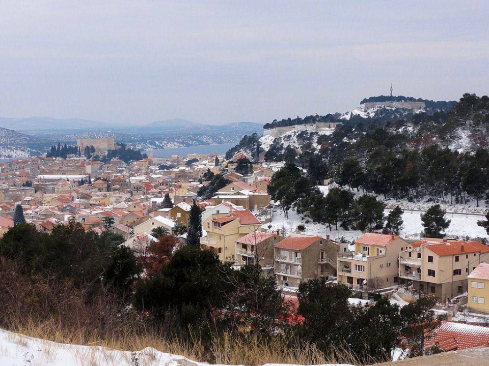 Šibenik je na današnji dan prije deset godina bio potpuno zatrpan snijegom: Prisjetite se kako je to izgledalo 