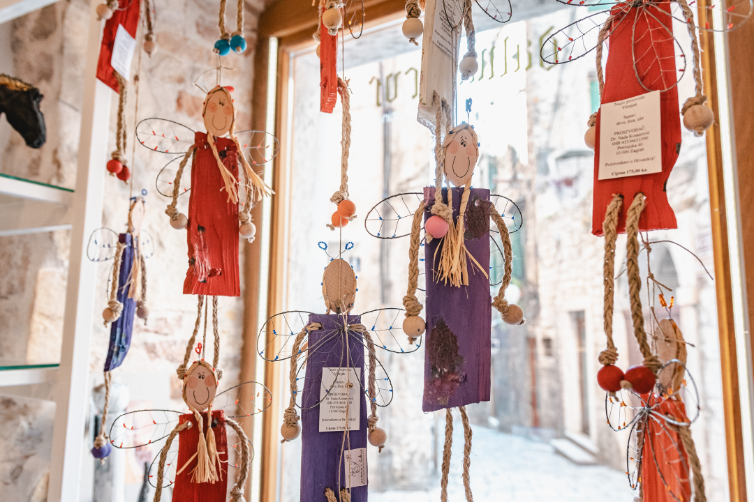 Galerija Juraj Dalmatinac za Valentinovo poklanja popust od 20 posto na sve!