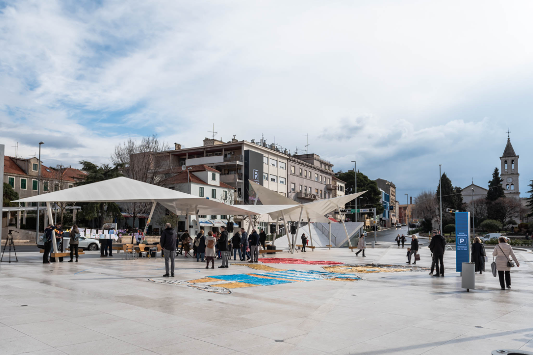 Kiša ubila romantiku Valentinova u Šibeniku: Na Poljani ruže, dječak Paško, nešto djece i slučajni prolaznici