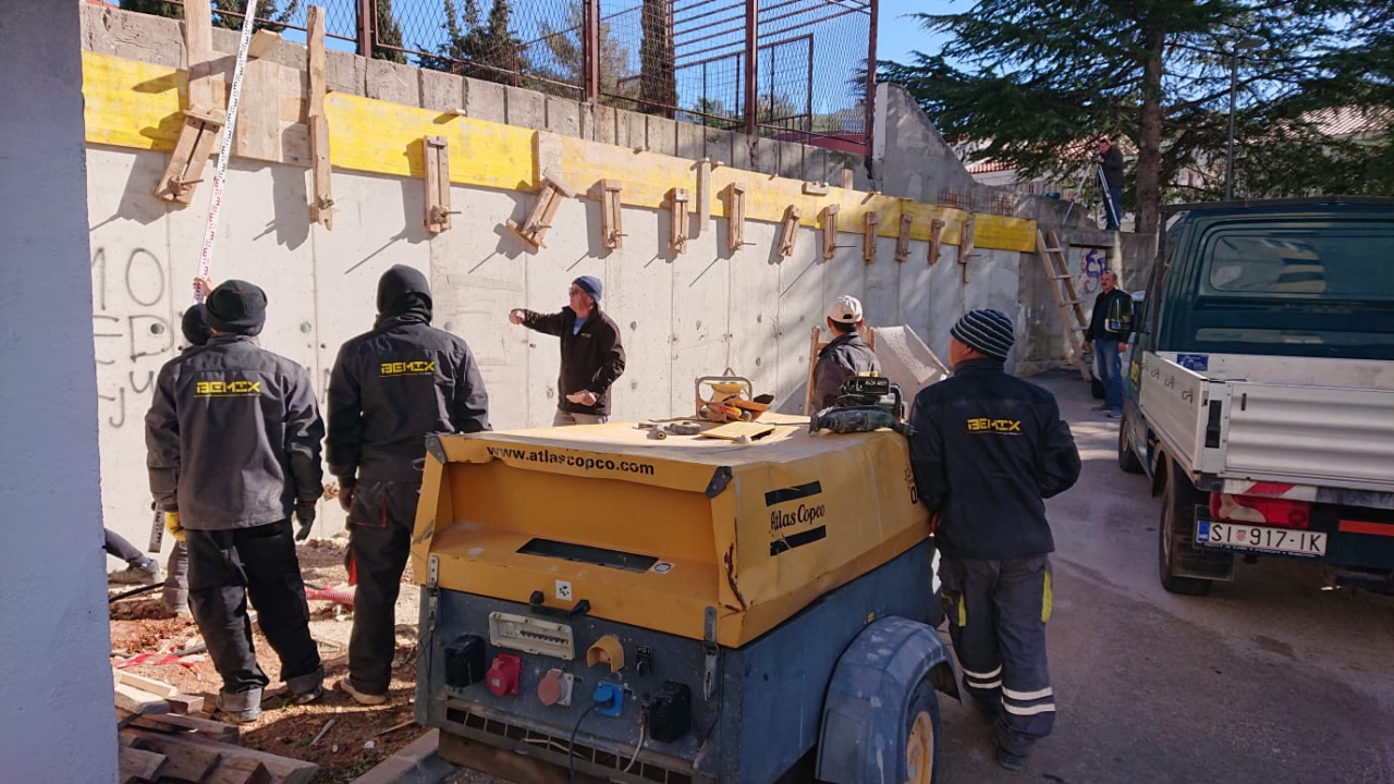 Na području grada radovi na više lokacija: Rekonstruira se zid na Šubićevcu i cesta na bivšem Njegoševom trgu  