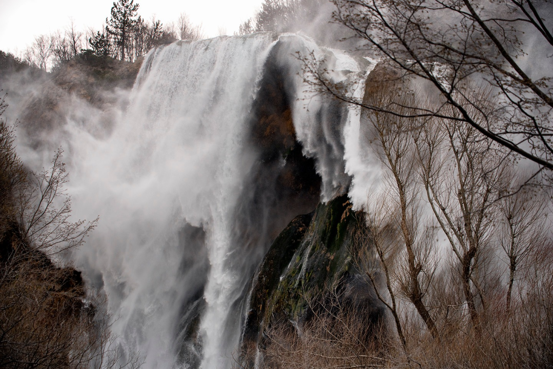 Prekrasan ples na Krčiću: Bura i slap u kombinaciji neodoljiv su prizor