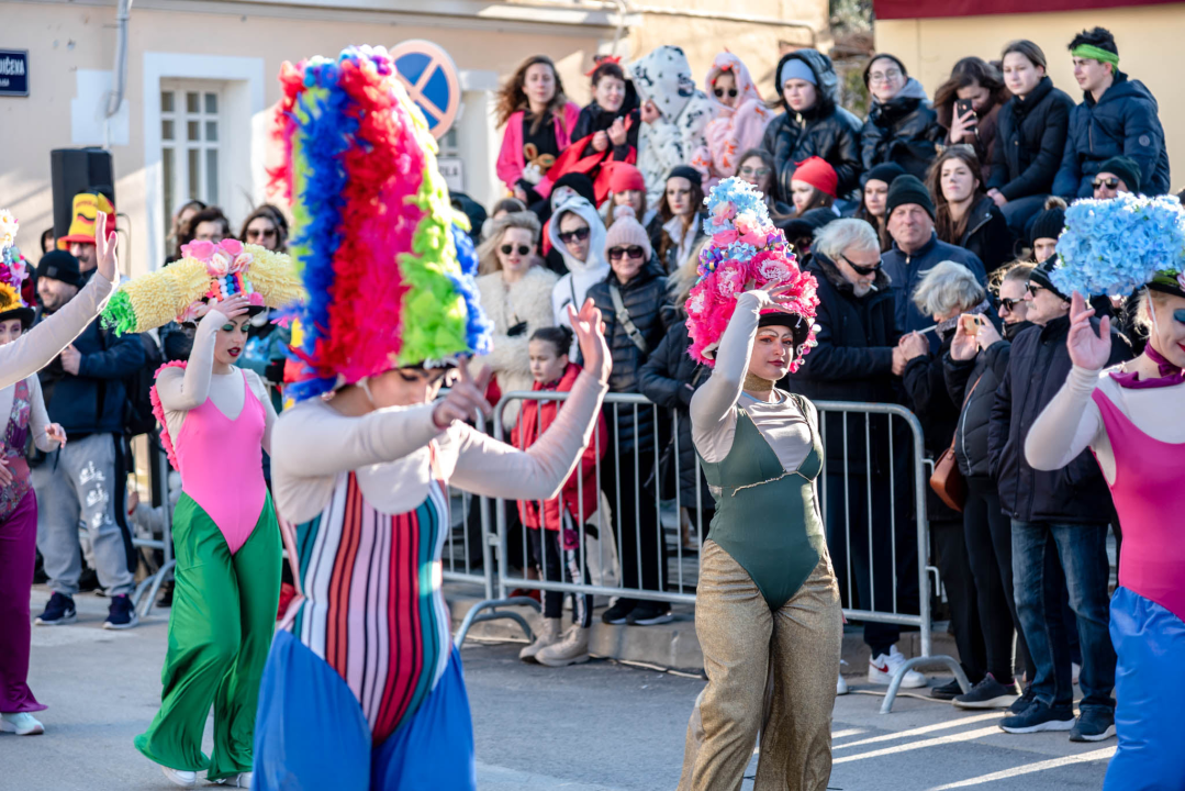 Bake opet napravile ludilo uz ‘Masturbatore s Murtera’, ‘Benkovački sajam’, liječnike i janjetinu