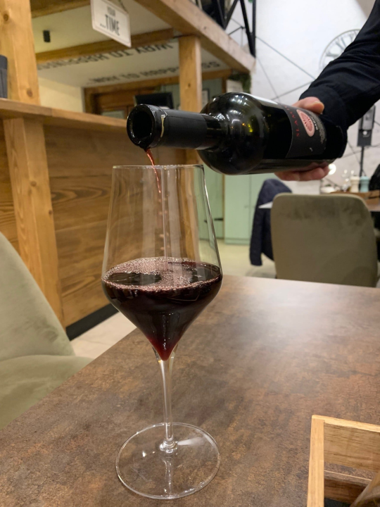 Posjetite bistro Bava i uživajte u bogatom izboru hrane i pića!