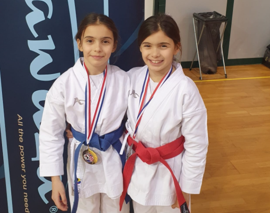 Sestre Pirovčanke Iva i Nika vratile se kući s medaljama iz Opatije