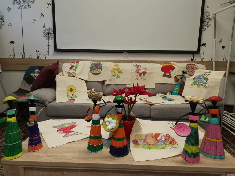 Šibenske umirovljenice izradile platnene vrećice za Udrugu Liga protiv raka i Udrugu Aurora  