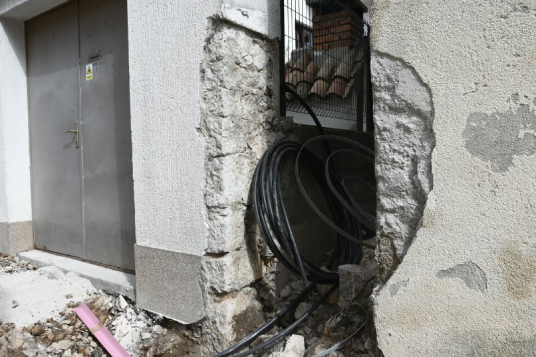 Na Baldekinu u Velebitskoj ulici nenajavljeni radovi: 'Bez ikakve obavijesti su nam raskopali cestu, ne možemo nigdje' 
