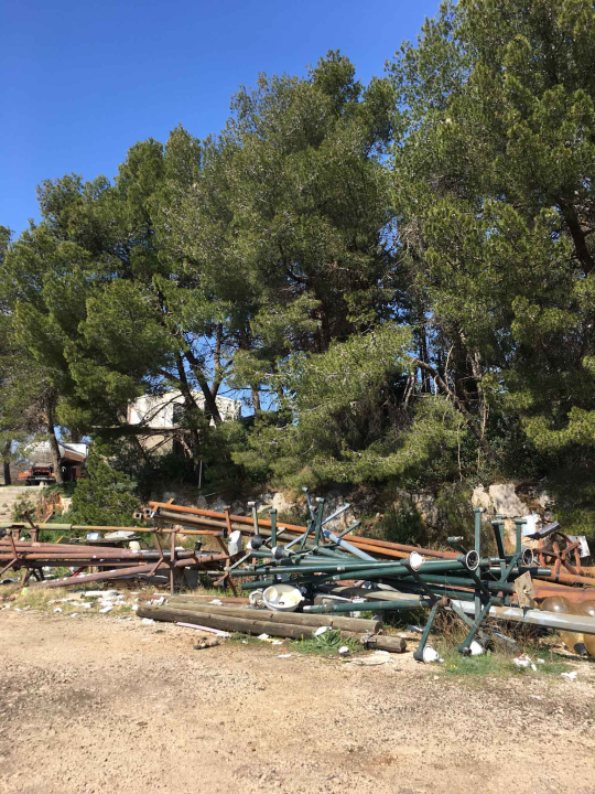 Stara rasvjeta s rive završila na TEF-u okružena tonama građevinskog i drugog otpada!