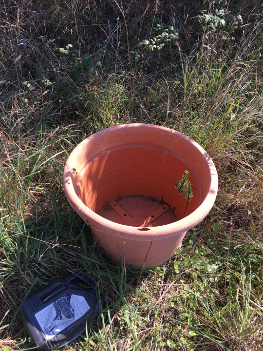 Stara rasvjeta s rive završila na TEF-u okružena tonama građevinskog i drugog otpada!