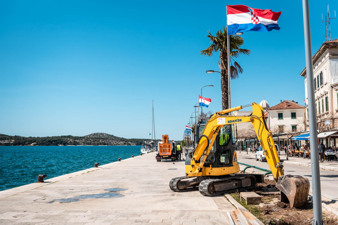 Riva do sezone u kompletno novom ruhu: Nakon zamjene rasvjete počelo uređenje zelenih površina  
