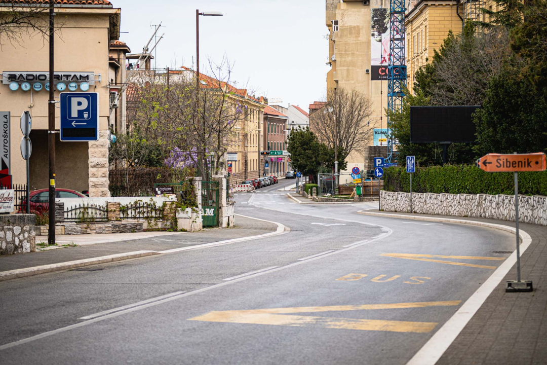 Šibenik je na današnji dan 2020. godine bio pust, trebale su nam potvrde za napustiti županiju, a imali smo puno manje slučajeva nego danas