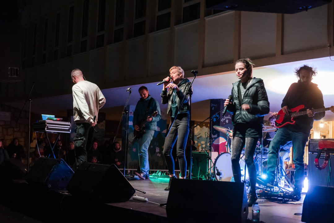 Sjajna atmosfera na koncertu Elementala: Publika u glas pjevala sve hitove, pogledajte kako je bilo  