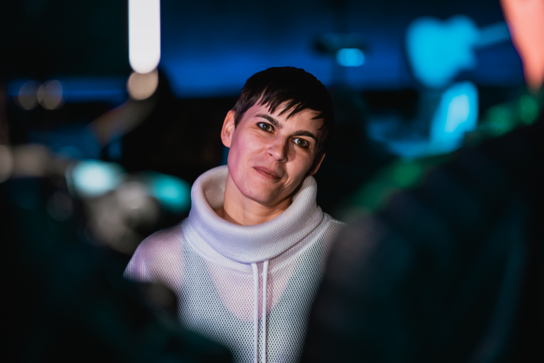 Spektakularne slike na pozornici Arsena: 'Boginja gitare' Kaki King u Šibeniku doslovno obojala zvuk!