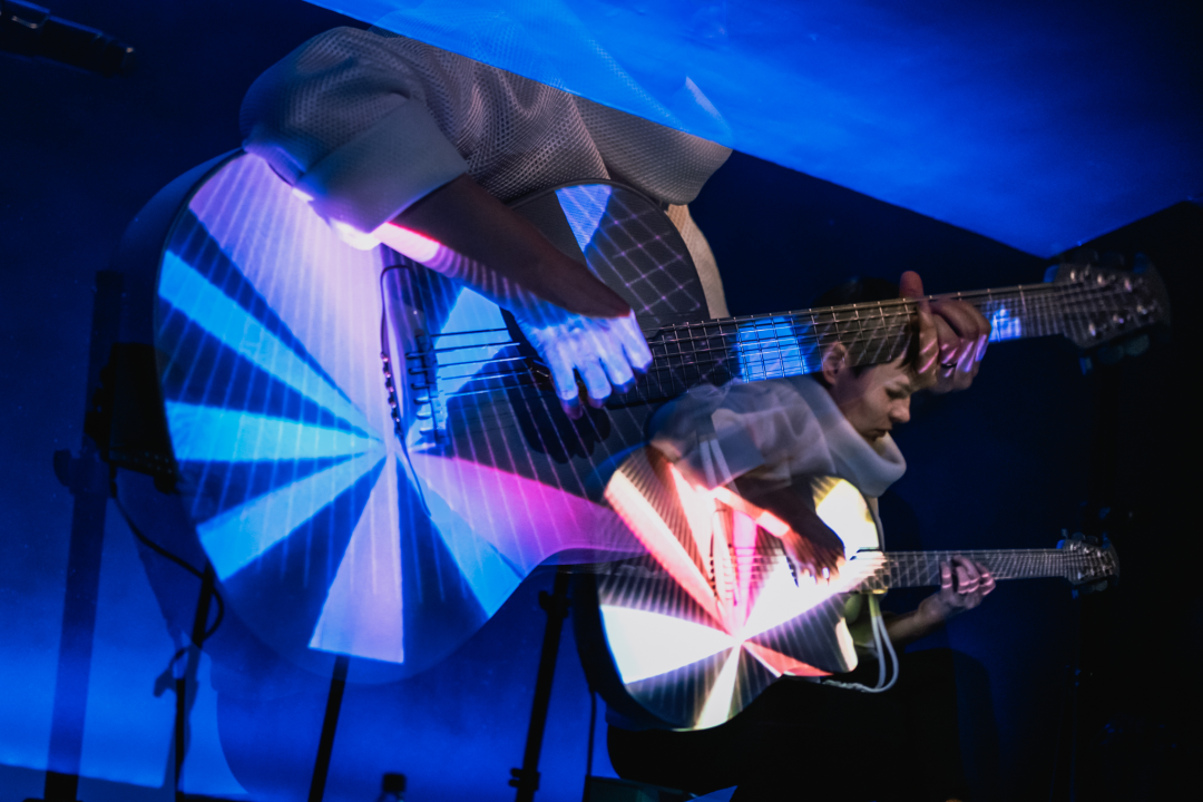 Spektakularne slike na pozornici Arsena: 'Boginja gitare' Kaki King u Šibeniku doslovno obojala zvuk!