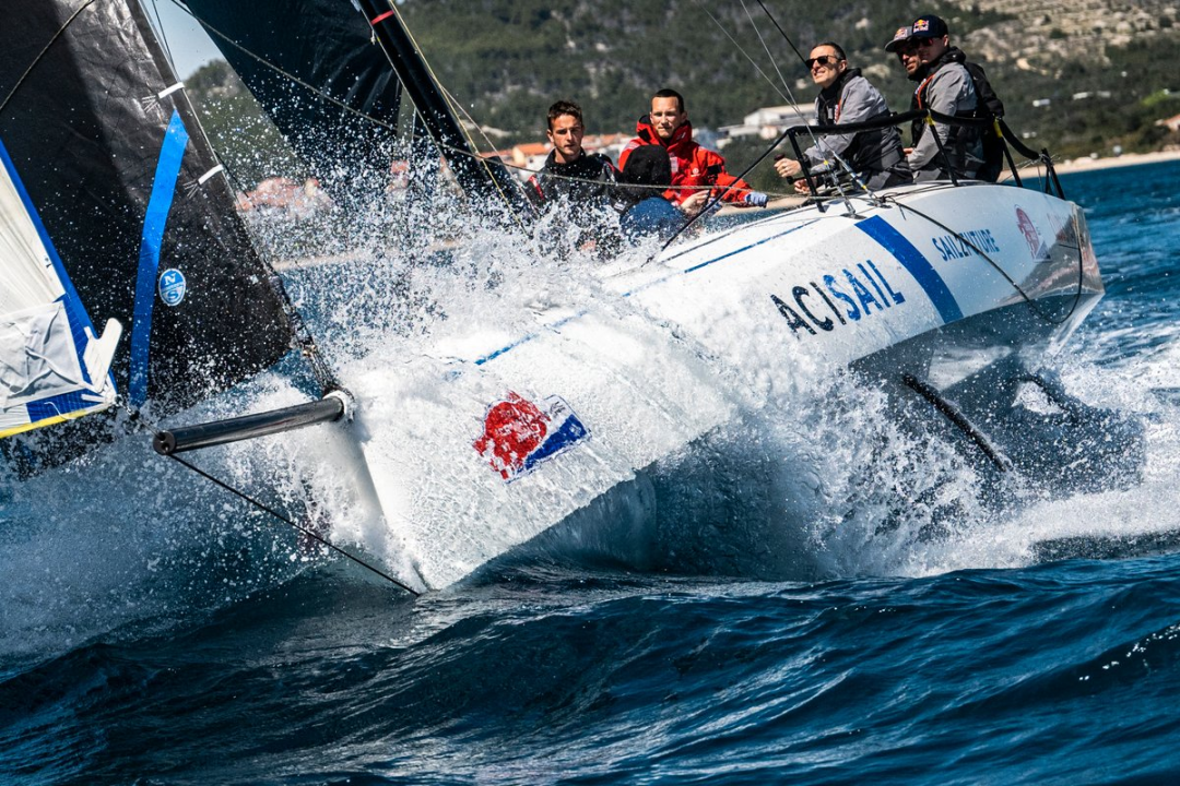 Svjetski slavni vozači relija uživali u jedrenju u Vodicama pod kormilom braće Fantela