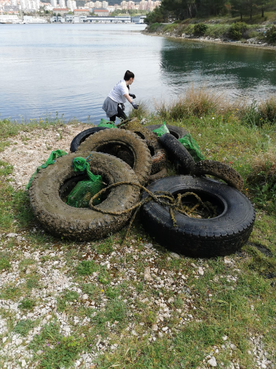 Očišćena Dumboka: Tridesetak ljudi prikupilo 70 vreća smeća i dvadesetak automobilskih guma