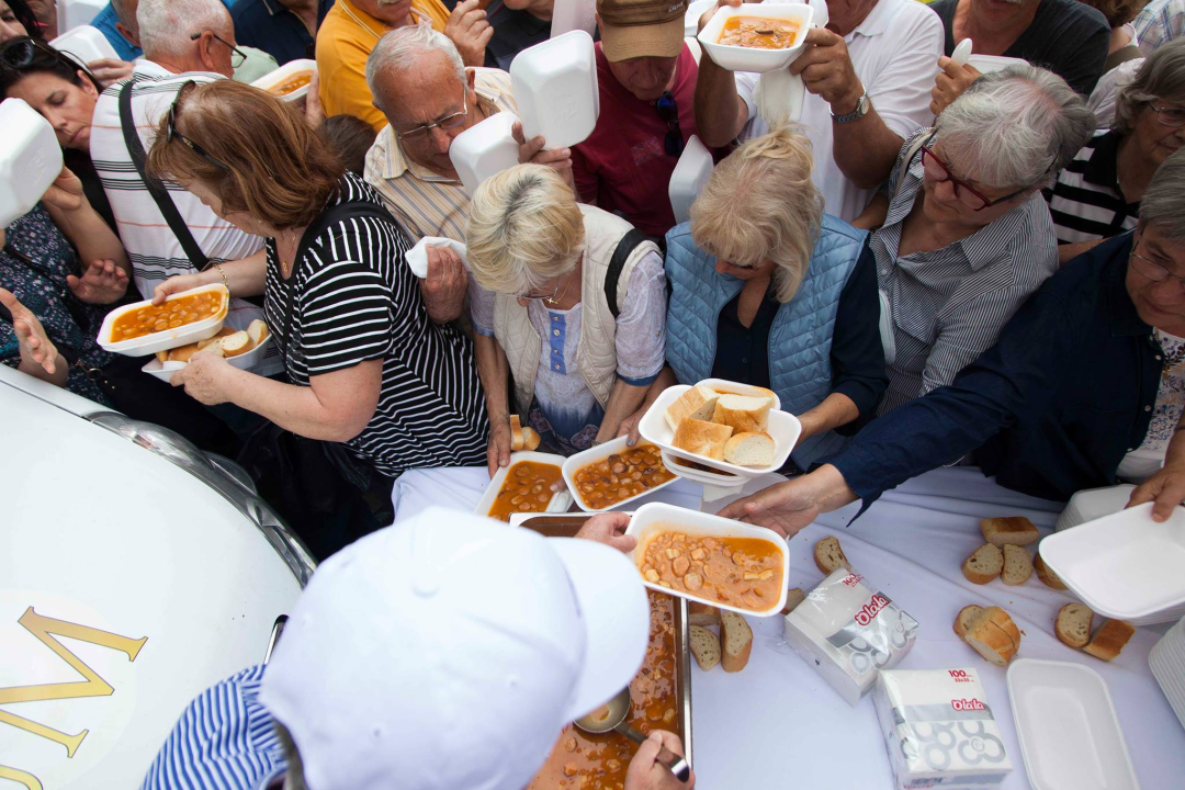 Na Skradinskom buku i na Jadriji opet besplatni fažol za Praznik rada: Svirat će i Feniksi 
