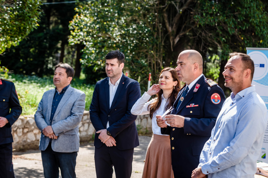 Županijski vatrogasci dobili moderne komunikacijske uređaje, a uskoro stiže i vozilo s IT opremom